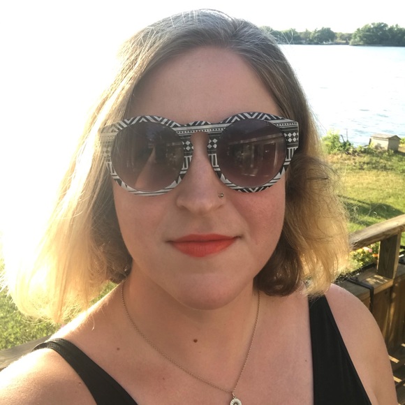 Meet your Posher, Brita - Picture 3 of 4